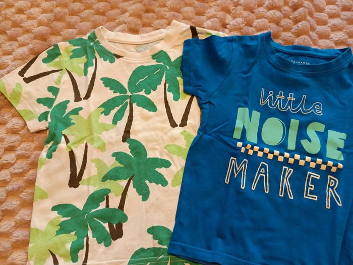 Lot 7 t shirt 24/36m Primark tbe - photo numéro 5