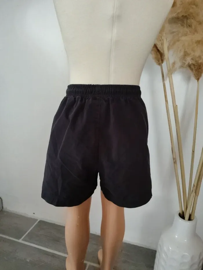 Short garçon 🧑 8/10 ans - photo numéro 3