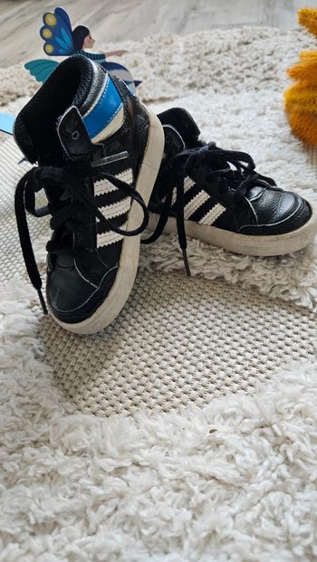 Baskets Adidas pointure 22