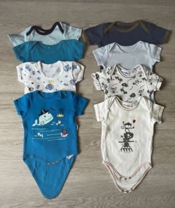 Lot bodys été 3-6 mois