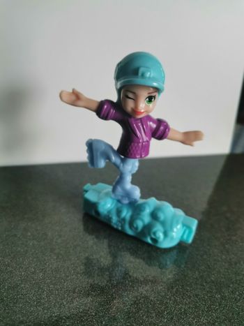 Polly Pocket figurine Burger King fillette sur skateboard