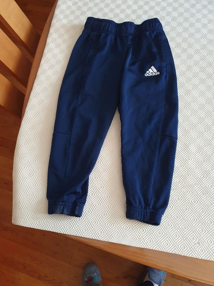 Pantalon Adidas 5/6 ans - photo numéro 1