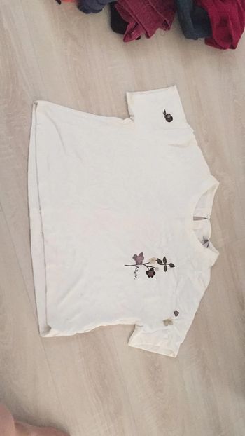 Tee shirt tres chic neuf