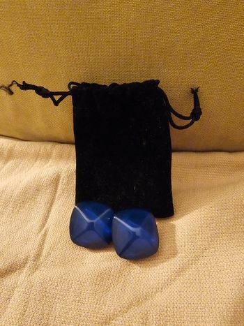 Boucles d’oreilles à clip – Bleu nuit verni