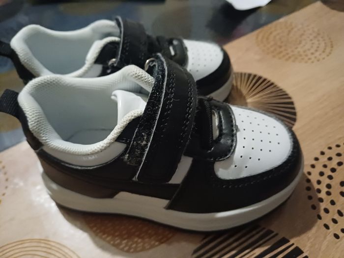 Basket neuve chauss'expo taille 22 - photo numéro 5