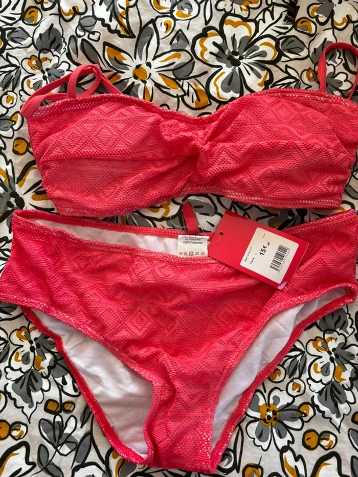 Maillot de bain deux pièces neuf avec étiquette
