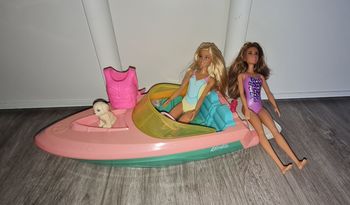 Barbie et son bateau