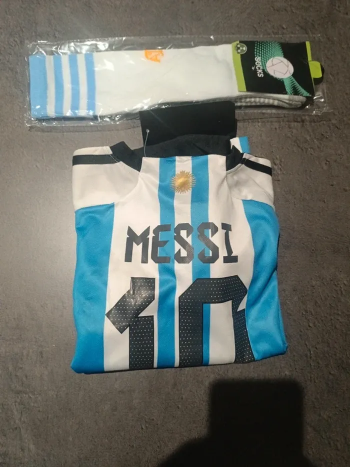 Tenue foot Léo Messi argentine. T.18 - photo numéro 4