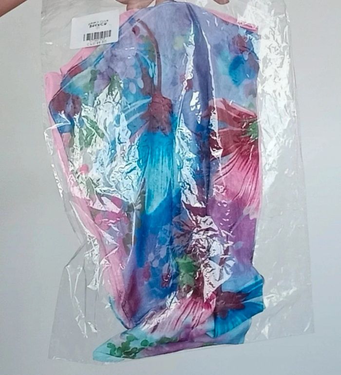 Beau paréo fleuri coloré neuf - photo numéro 6