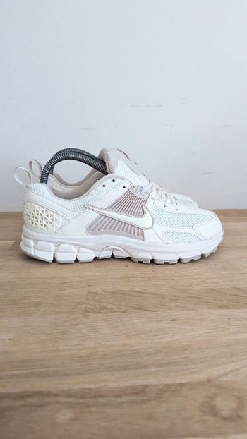 Nike vomero 5