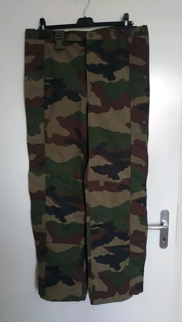 surpantalon de pluie treillis neuf
80L