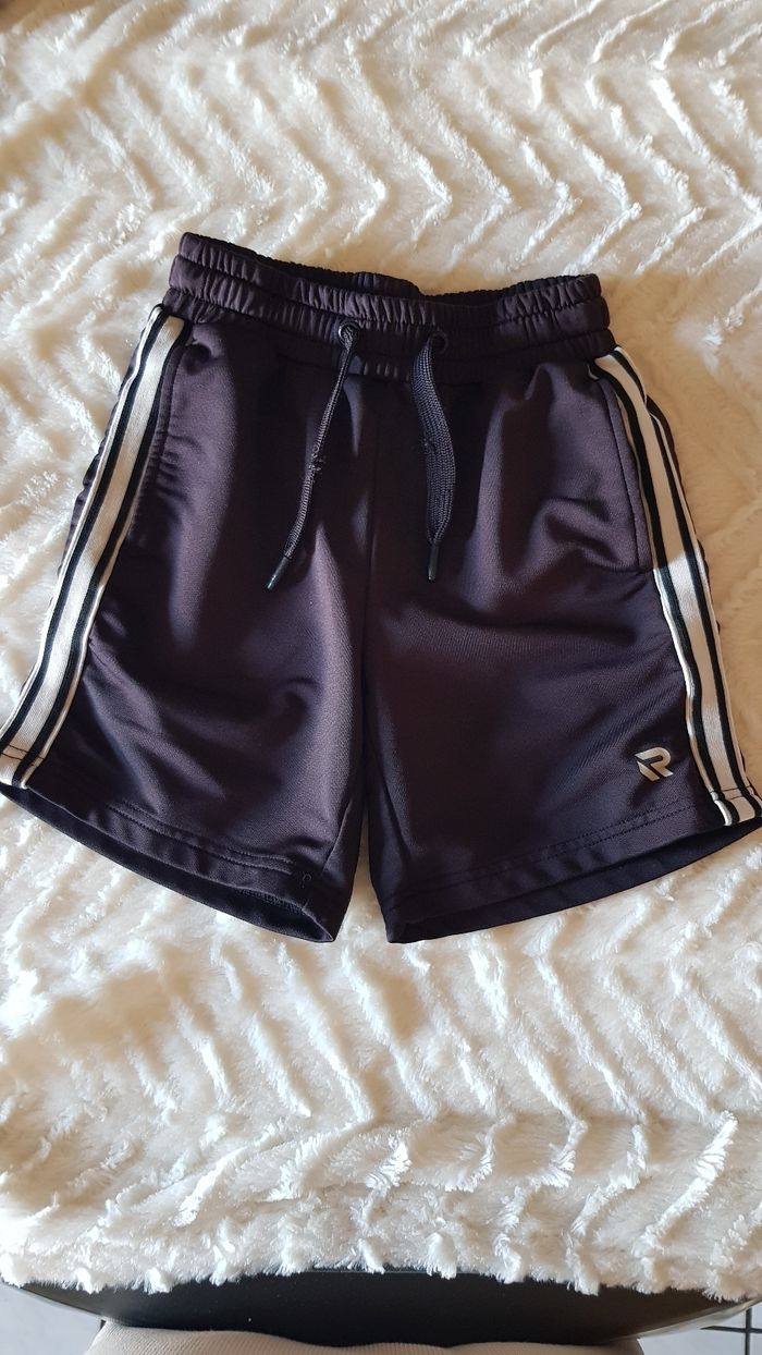 Short noir