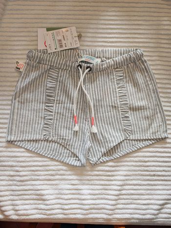 Short boboli 8 ans neuf 