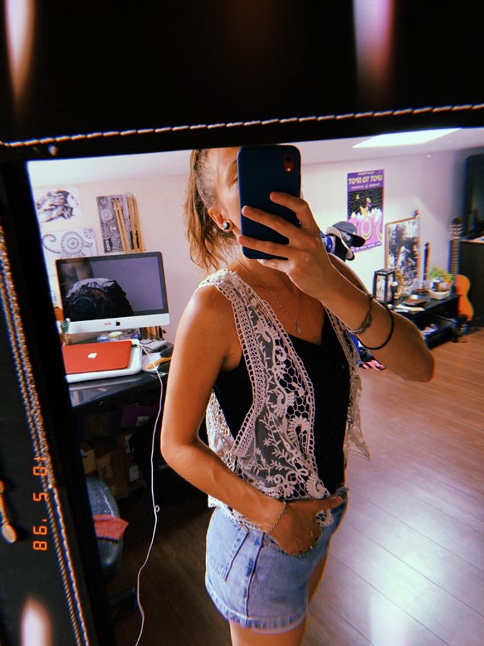 Petit gilet en dentelle