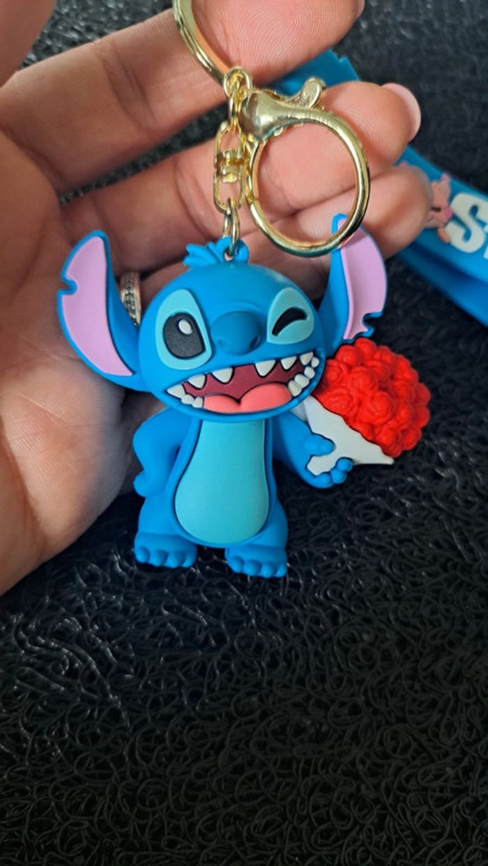 Porte-clé stitch bouquet de rose - photo numéro 2