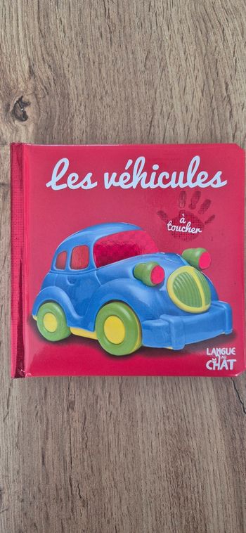 Livre les véhicules rouge