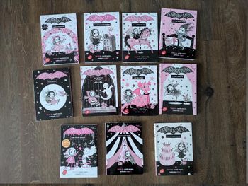 Lot de 11 livres Isadora Moon