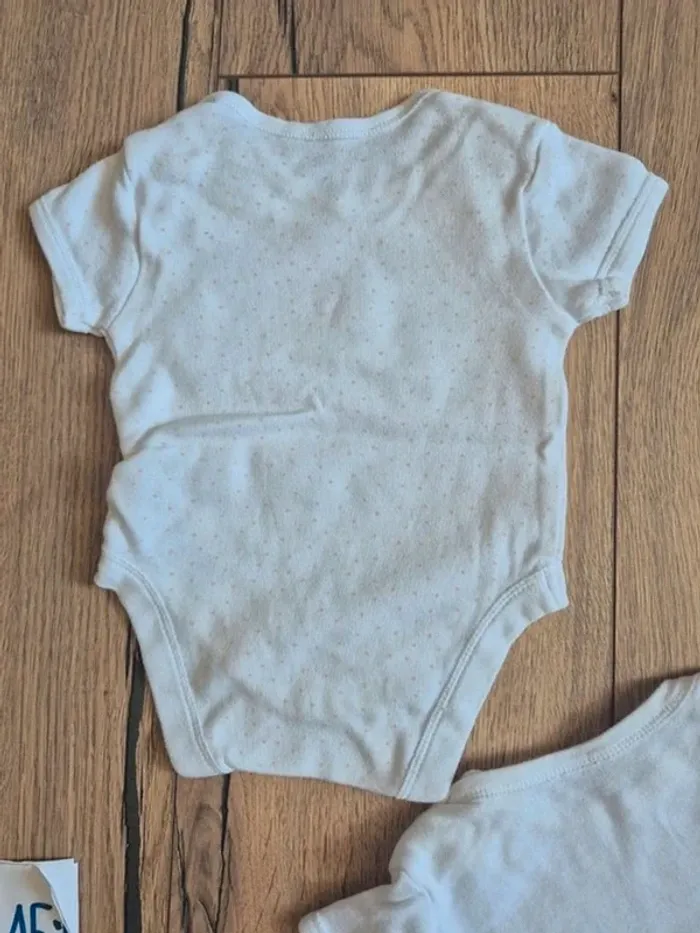 Lot 5 bodies manches courtes  3 mois - photo numéro 5