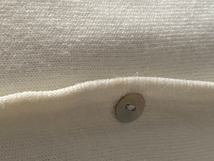 Petit gilet écru T2 petite tâche au niveau d’un bouton, écru, gilet, vintage, hiver, femme, manche l - photo numéro 2