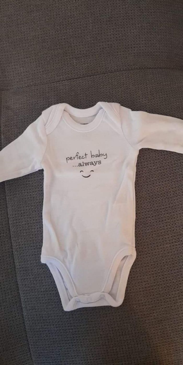 Plusieurs bodies taille 1 moi - photo numéro 9