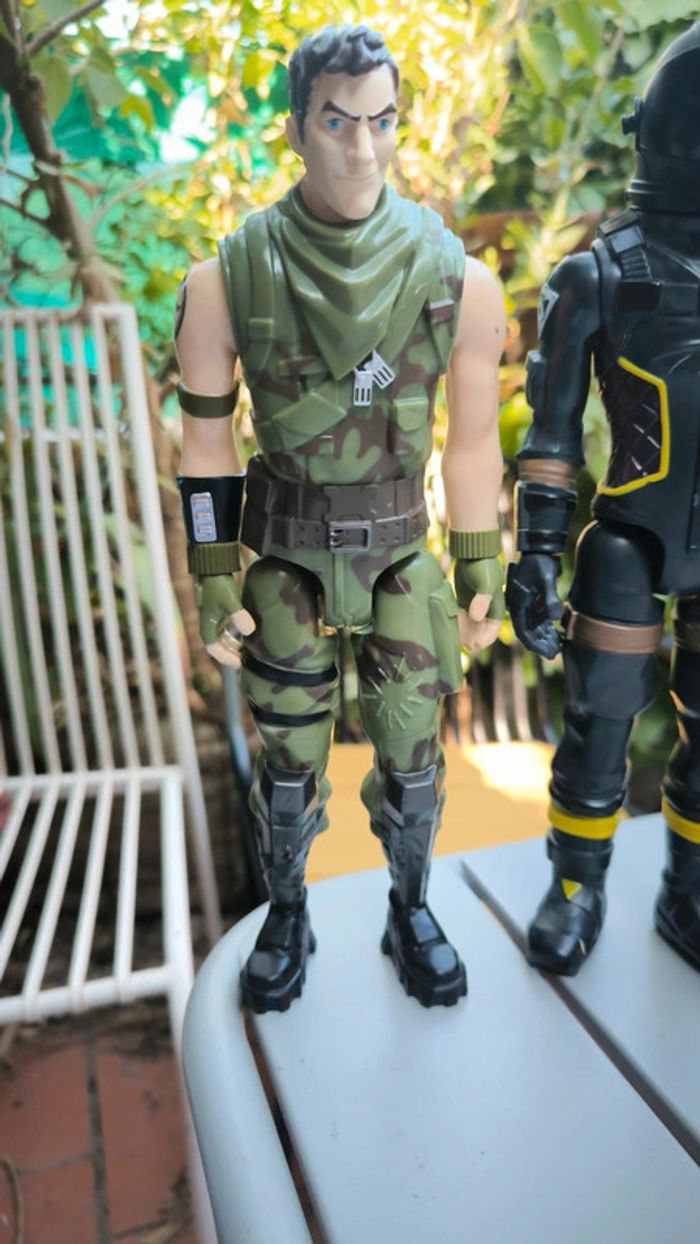 Lot de 3 figurines Fortnite en très bon état 30cm - photo numéro 2