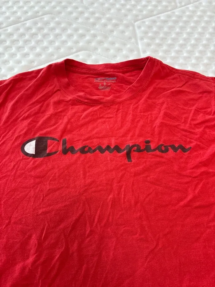 T-shirt pour homme Champion taille M rouge avec un petit accro - photo numéro 2