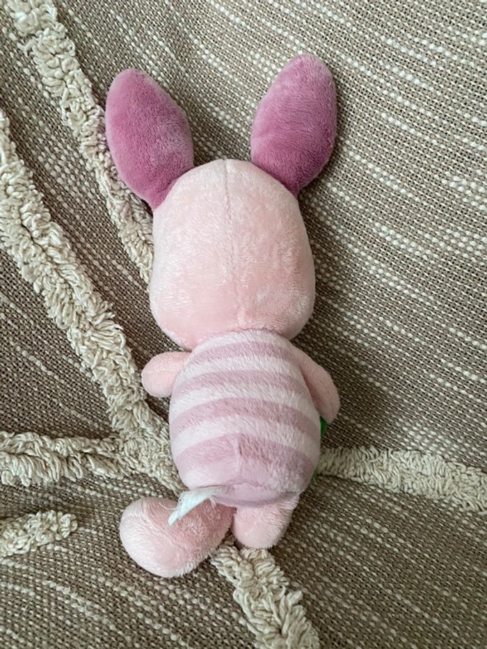 Peluche doudou 27cm Disney Winnie Porcinet cochon rose fleur bleu parfait état - photo numéro 4