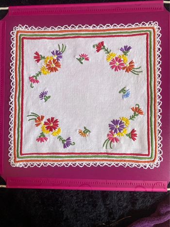 Vintage napperon  brodé fleurs