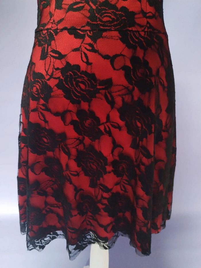 Robe rouge et noir bustier femme - photo numéro 3