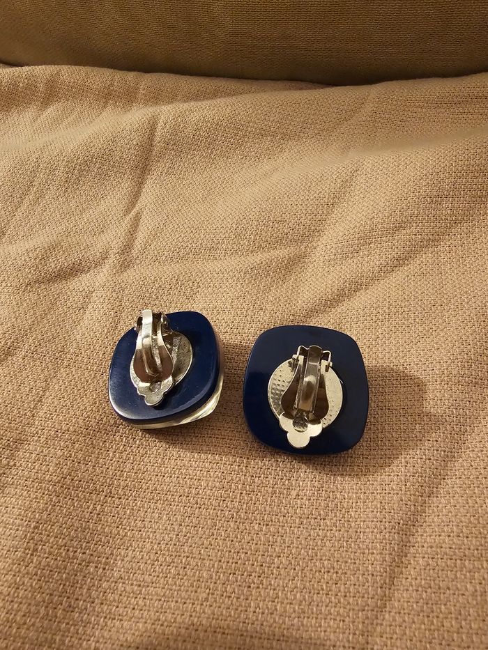 Boucles d’oreilles à clip – Bleu nuit verni - photo numéro 3