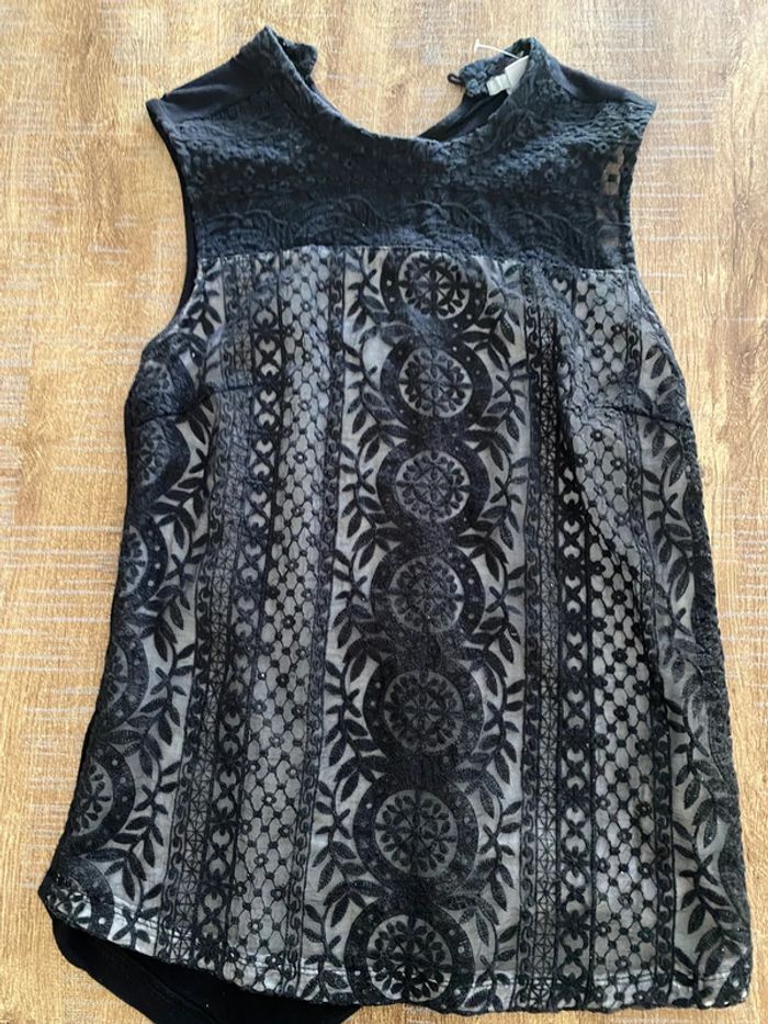 Debardeur brodé taille 36 H&M