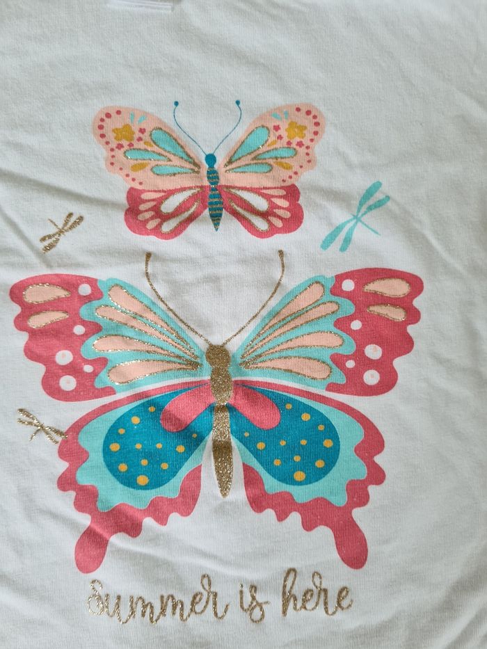 T-shirt papillon 🦋 8 ans - photo numéro 2