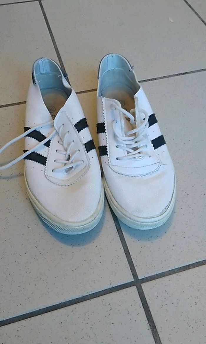 Baskets blanche et noire pointure39       14