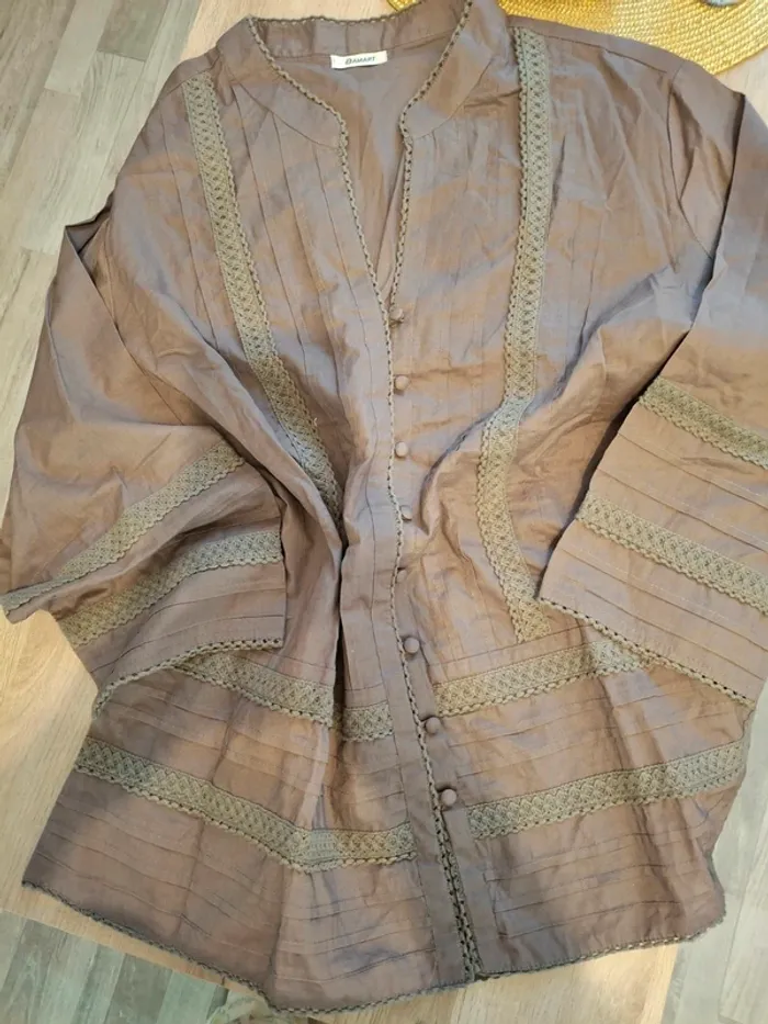 Chemisier en coton taupe avec manches longues