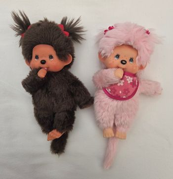 Lot de 2 peluches Kiki Monchhichi marron et rose