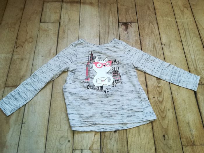Joli tee shirt manches longues neuf 3 ans 3€