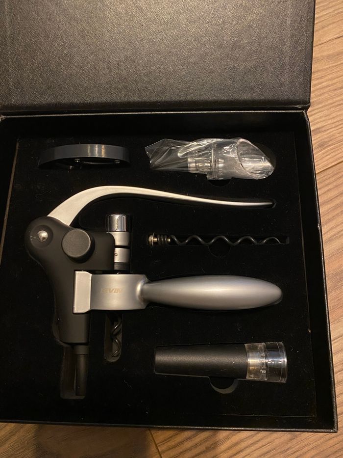 Coffret ouvre bouteille et accessoires Levin