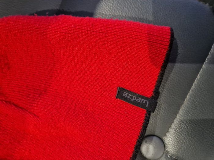 1 bonnet rouge noir enfant - photo numéro 2