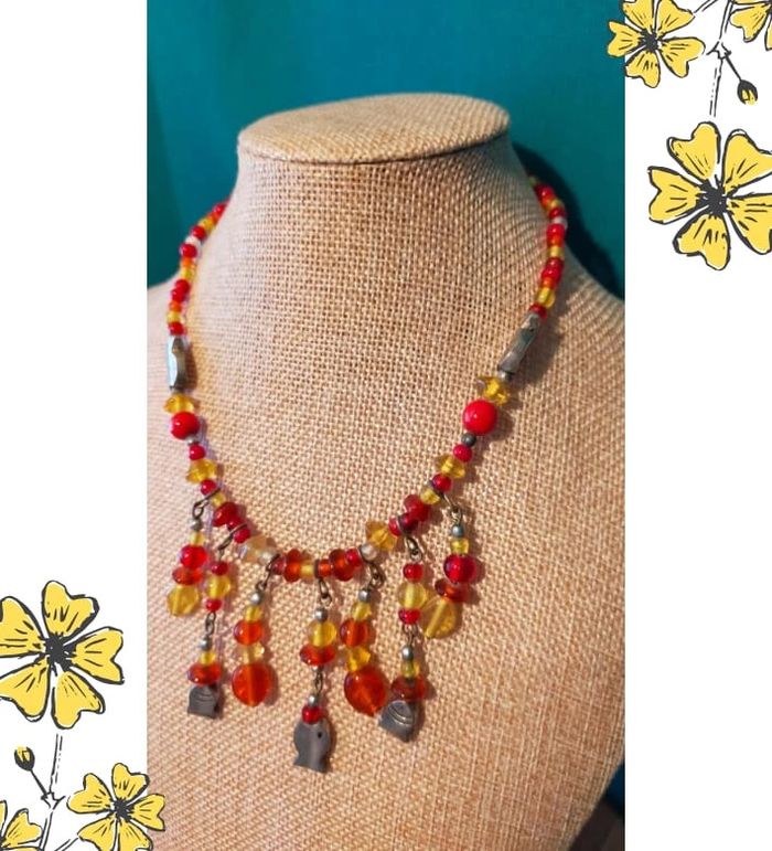 Collier ethnique multicolore – Verre et poissons métal – Collection Terres d’Ailleurs - photo numéro 2