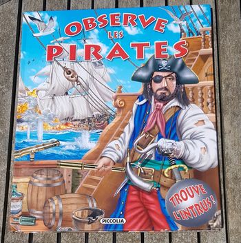 Livre "Observe les pirates"