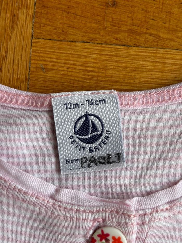 T-shirt Petit Bateau 12 mois parfait état - photo numéro 3