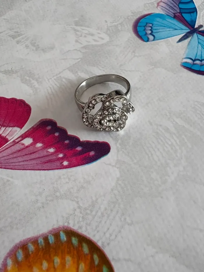 Bague fleur argentée