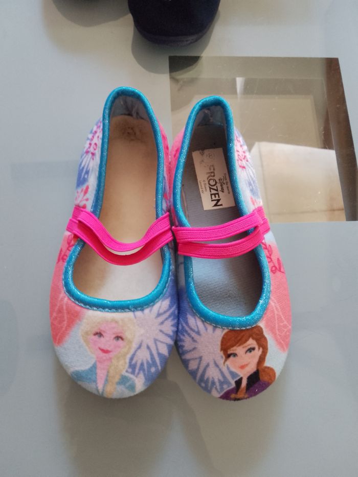 Lot de paires de chaussons taille 31 28 et 25 - photo numéro 3