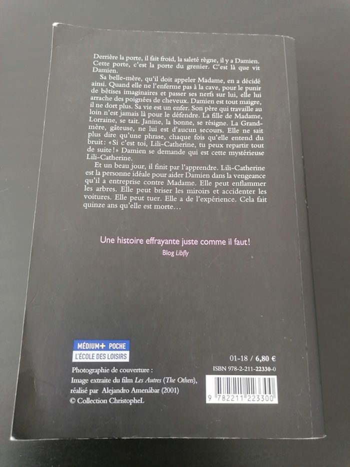 Livre Derrière la porte Moka - photo numéro 2