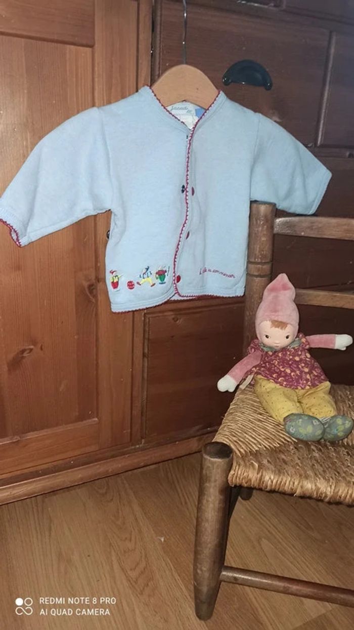 Gilet jacadi 3 mois bon etat - photo numéro 2