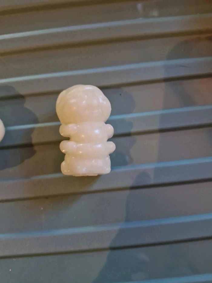 Lot de 2 figurines bonus phosphorescentes - photo numéro 2