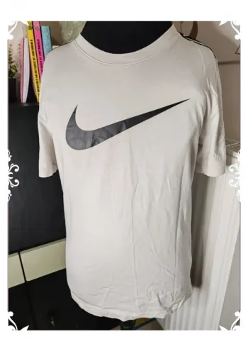 T-shirt nike