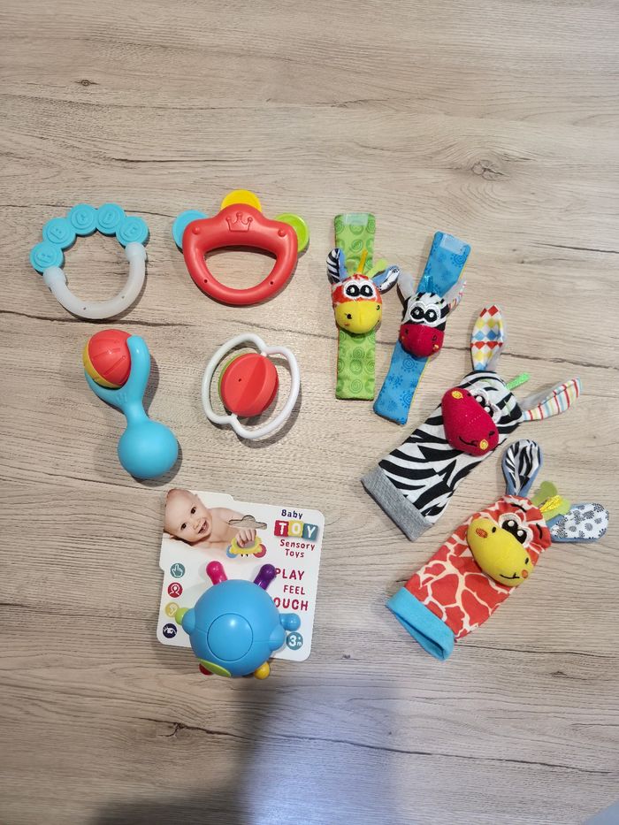 Lot de hochets bébé