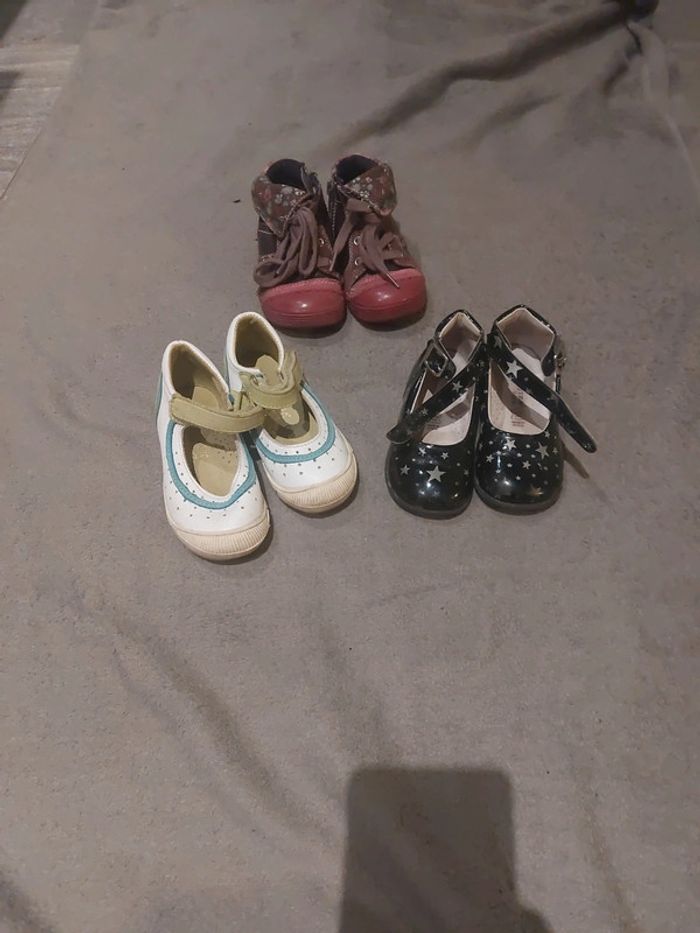 Lot chaussures 23