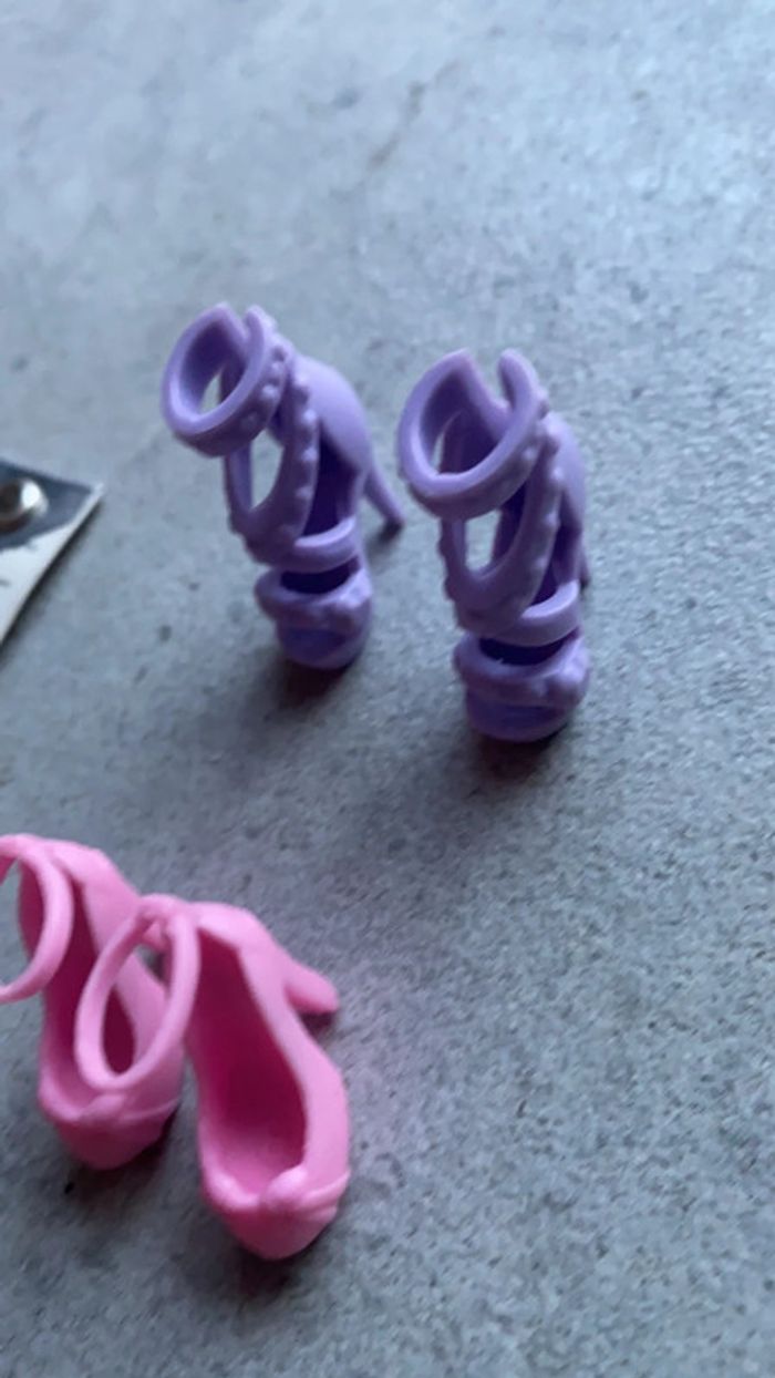 Lot accessoires chaussures pour poupée Barbie - photo numéro 6